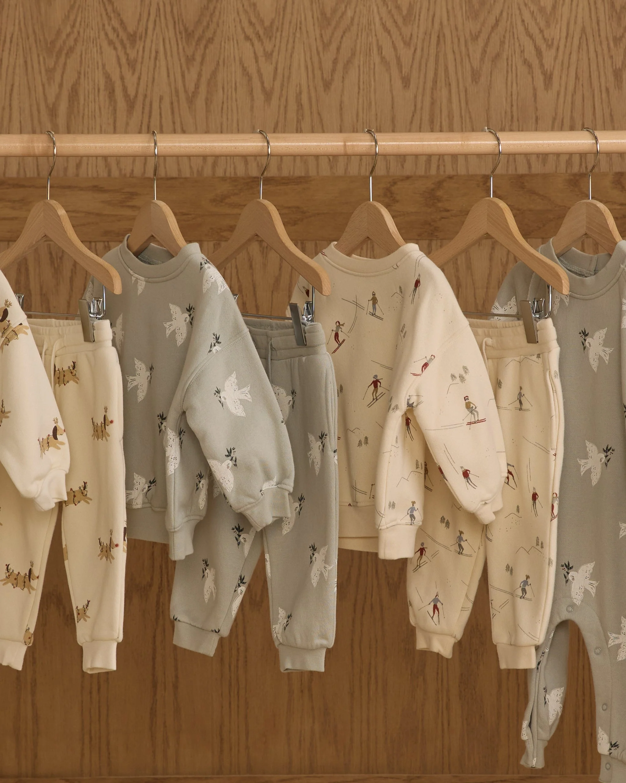 Relaxed Sweatshirt || Skiers - Image 6