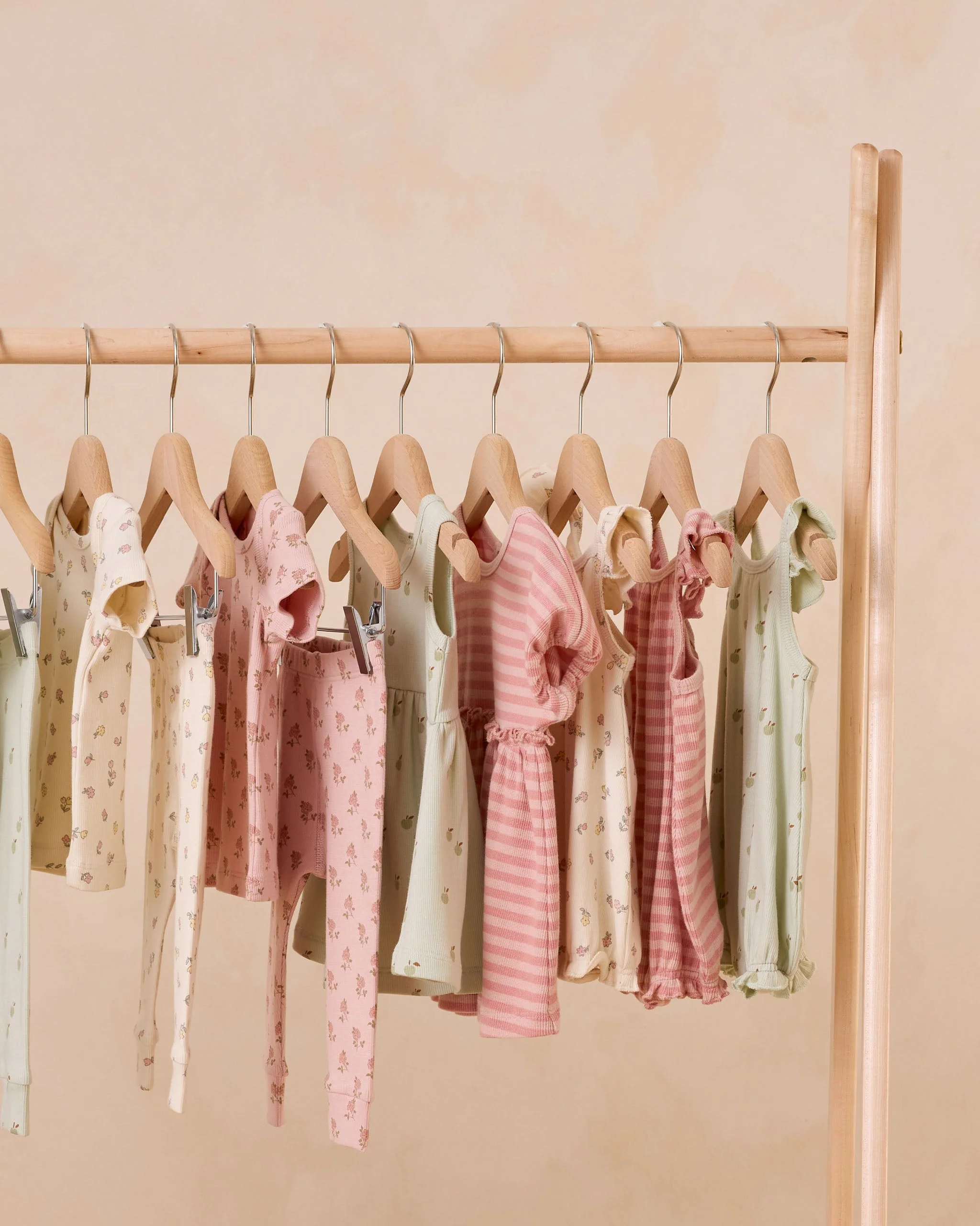-Ribbed Ruffle Romper || Apples- - Image 3